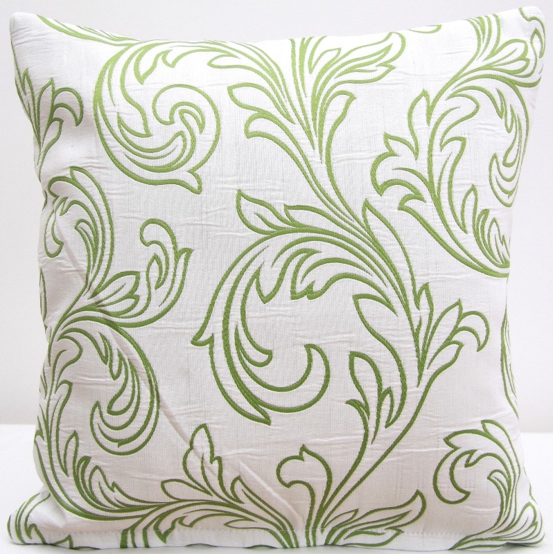 Biela dekoračná obliečka so zelenými vzormi
