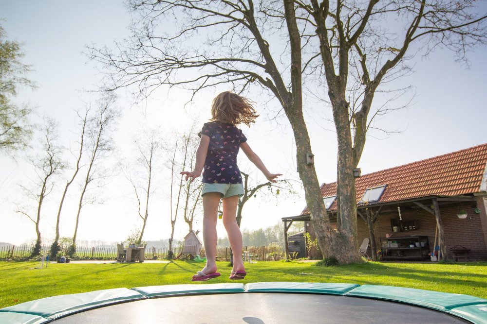 Veľký sprievodca pre výber najlepšej trampolíny na záhradu