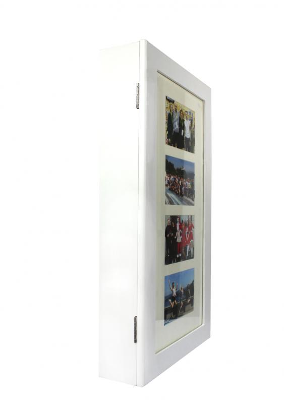 Стенен шкаф за бижута 56 x 31 x 10 cm