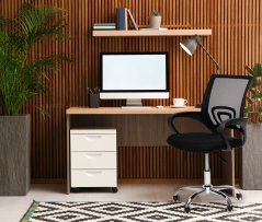 Ergonomischer Bürostuhl in Schwarz mit Metallfußkreuz