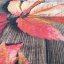 Originální pestrobarevný koberec s motivem listí