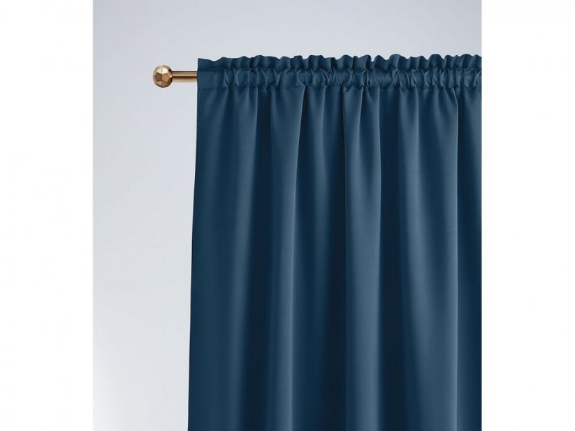 Temno modra zatemnitvena zavesa z nagubanim trakom 140 x 250 cm