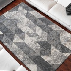 Elegantný vzorovaný koberec do obývačky sivej farby