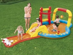 Kinderwasserspielplatz mit Kegelbahn Bestway