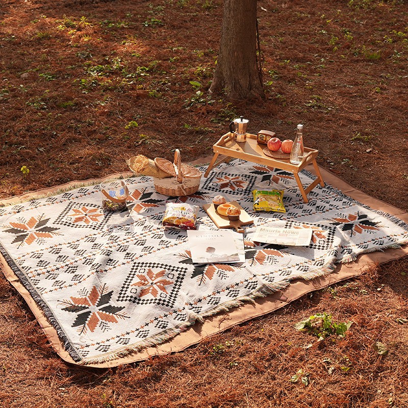 Piknik odeja v slogu BOHO z azteškim motivom 130 x 180 cm