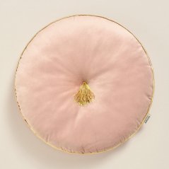 Svetlo roza žametna okrogla dekorativna blazina