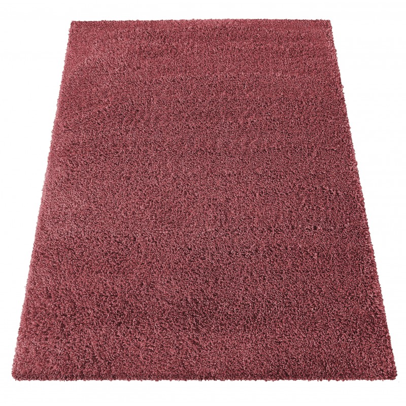 Moderný shaggy koberec v červenej farbe