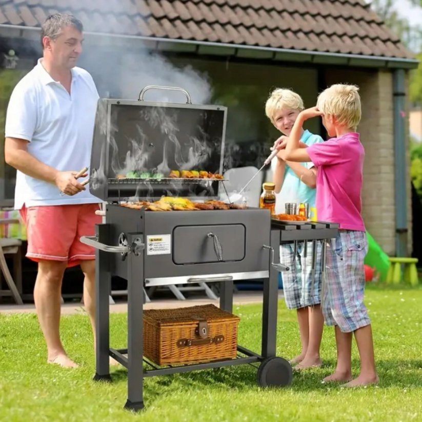 Massiver Familiengartengrill