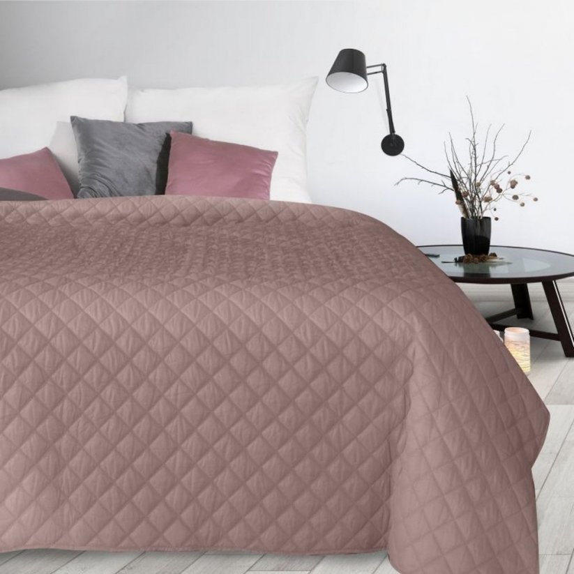 Rózsaszín ágytakaró divatos steppeléssel