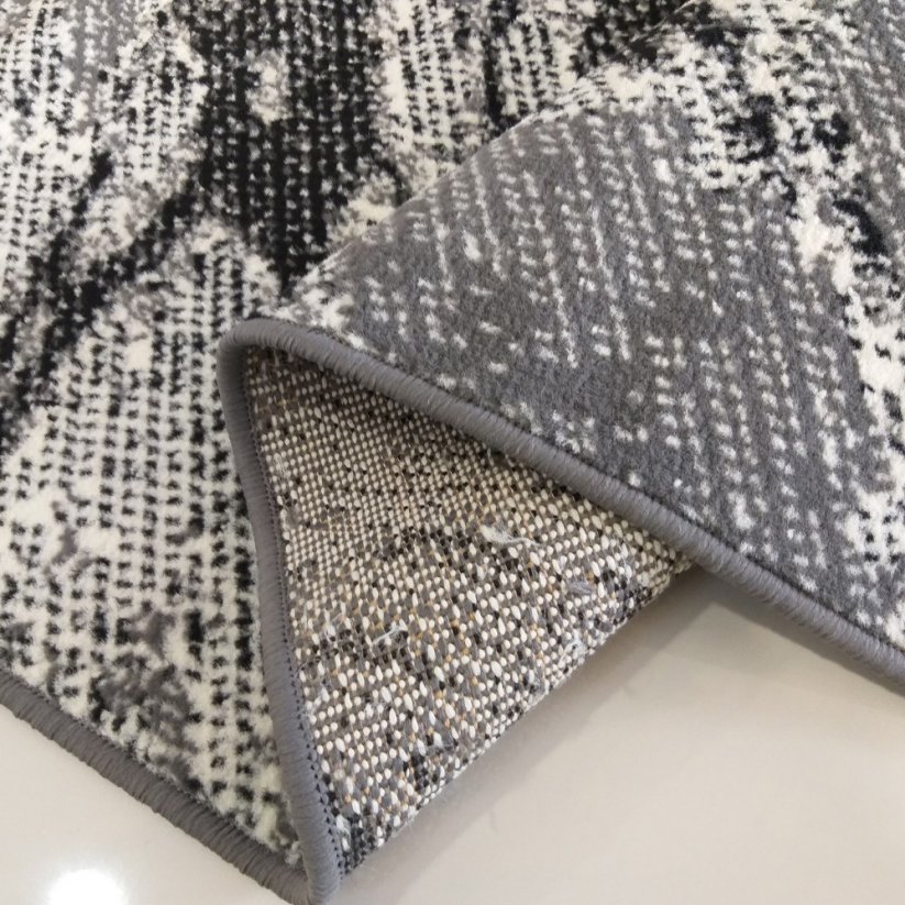 Moderný vzorovaný koberec sivej farby do každej izby