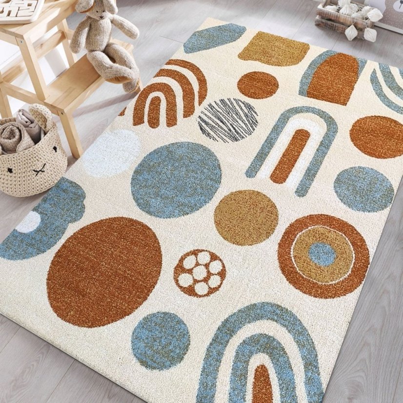 Detský koberec v jemných farbách so vzormi