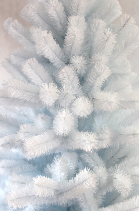 Krásna vianočná jedľa v bielej farbe 150 cm