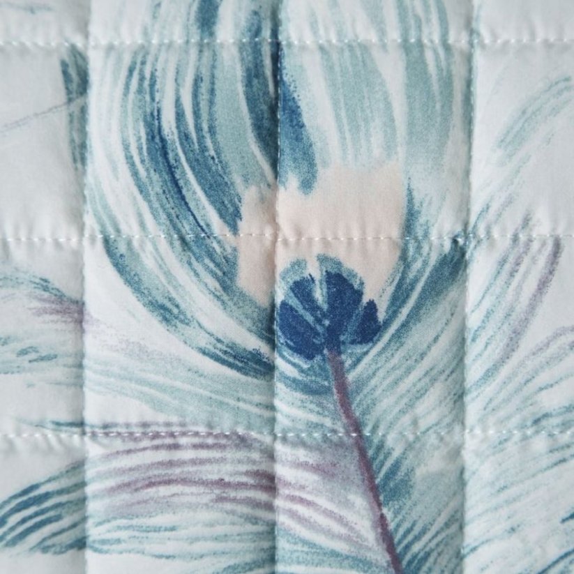Obojstranný prešívaný bielo modrý prehoz na posteľ s motívom listov