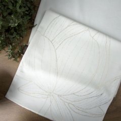 Biely zdobený behúň na stôl