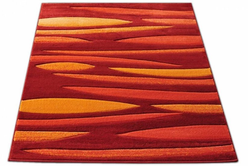 Červeno oranžový koberec na chodbu