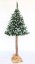 Particolare albero di Natale artificiale leggermente innevato con tronco 150 cm
