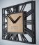 Quadratische Wanduhr aus Holz in Schwarz
