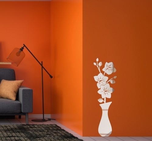 Oglinzi decorative pentru camera de zi în motivul unei vaze cu flori