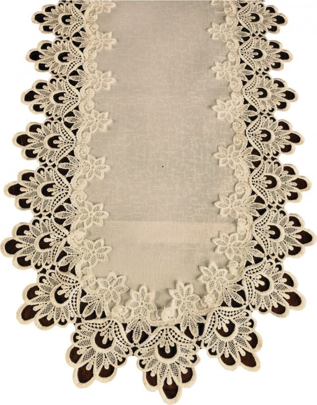 Oválny béžový obrus zdobený krajkou