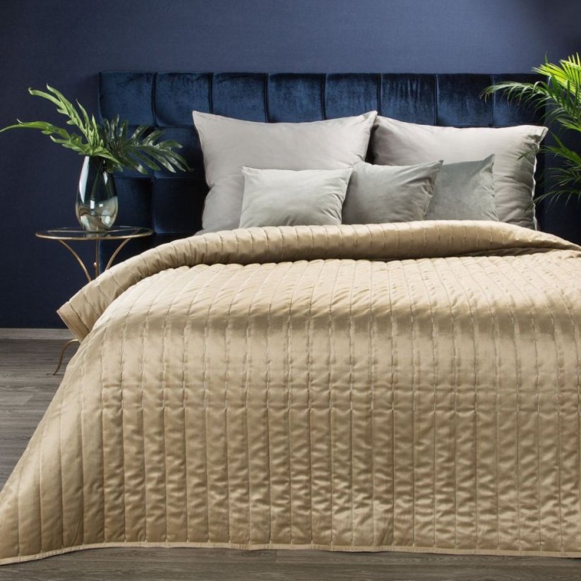 Cuvertură de pat frumoasă din catifea bej matlasată