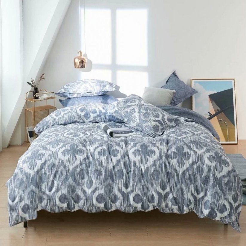 Gyönyörű fehér-kék ágynemű díszekkel