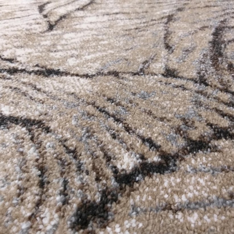Красив и уникален бежов килим