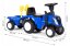 Modrý traktor NEW HOLLAND s vlečkou a náradim