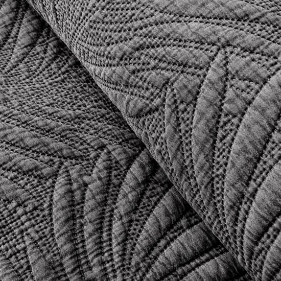 Moderan prekrivač u sivoj boji
