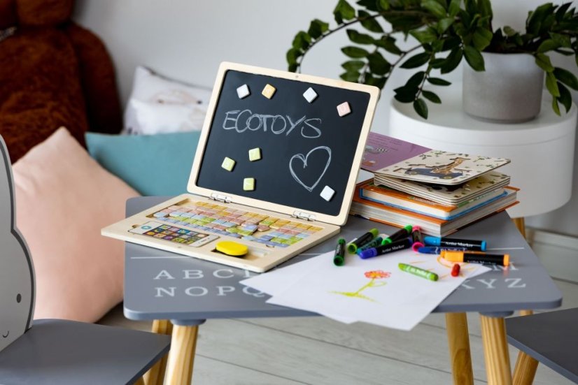 Dřevěná notebooková edukační magnetická tabule
