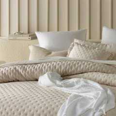 Мека кремава покривка за легло Molly с волан 220 x 240 cm