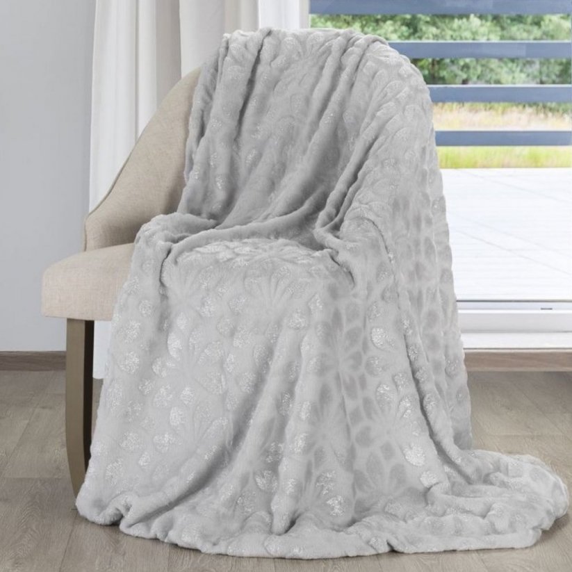 Jednobarevné deky v šedé barvě s tištěným motivem květů
