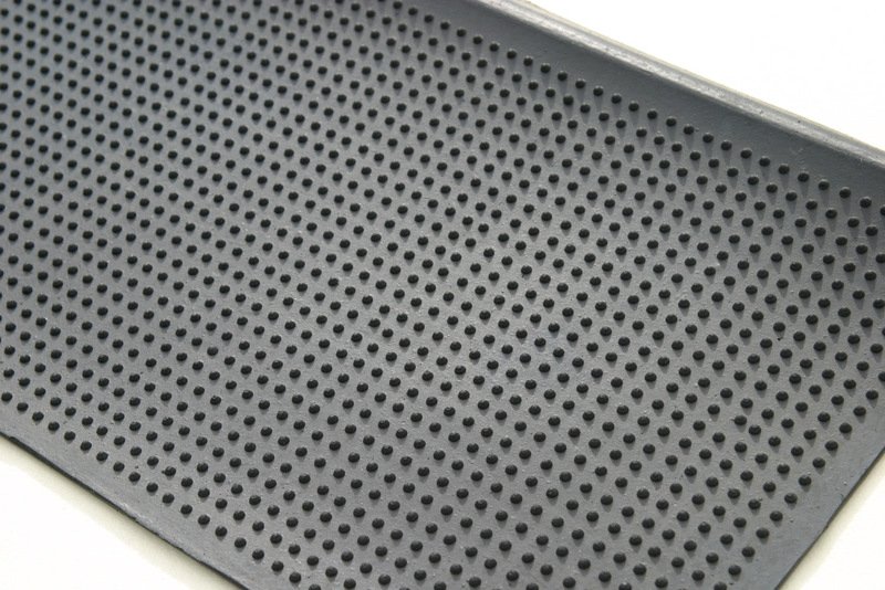 Kvalitná rohožka s gumovým okrajom 40x60 cm