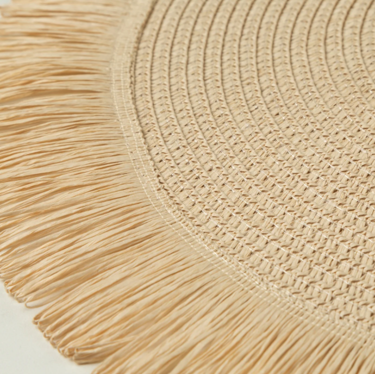 Okrúhla podložka v boho štýle so strapcami - prestieranie 38 cm