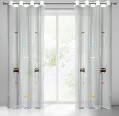 Záves zdobený výšivkou v detskom vzore