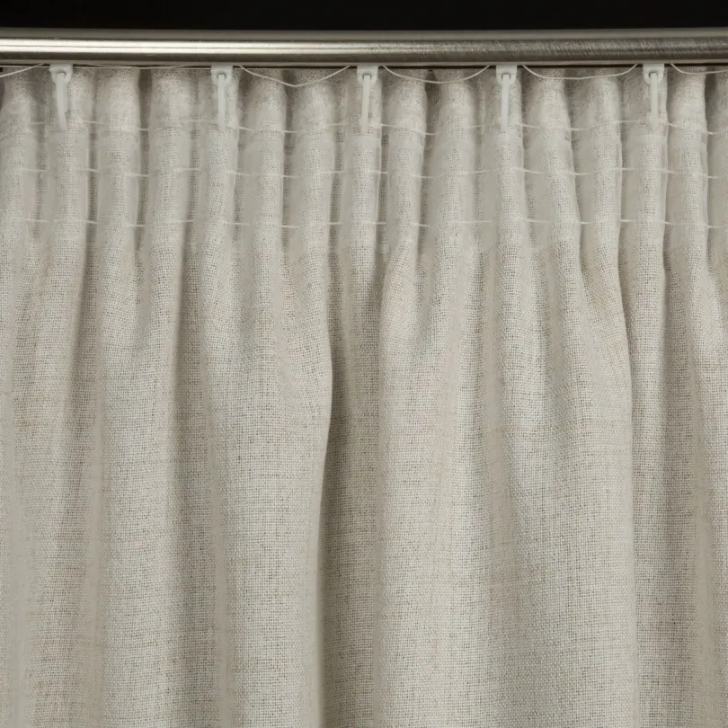Béžový dekoračný záves s jemným leskom