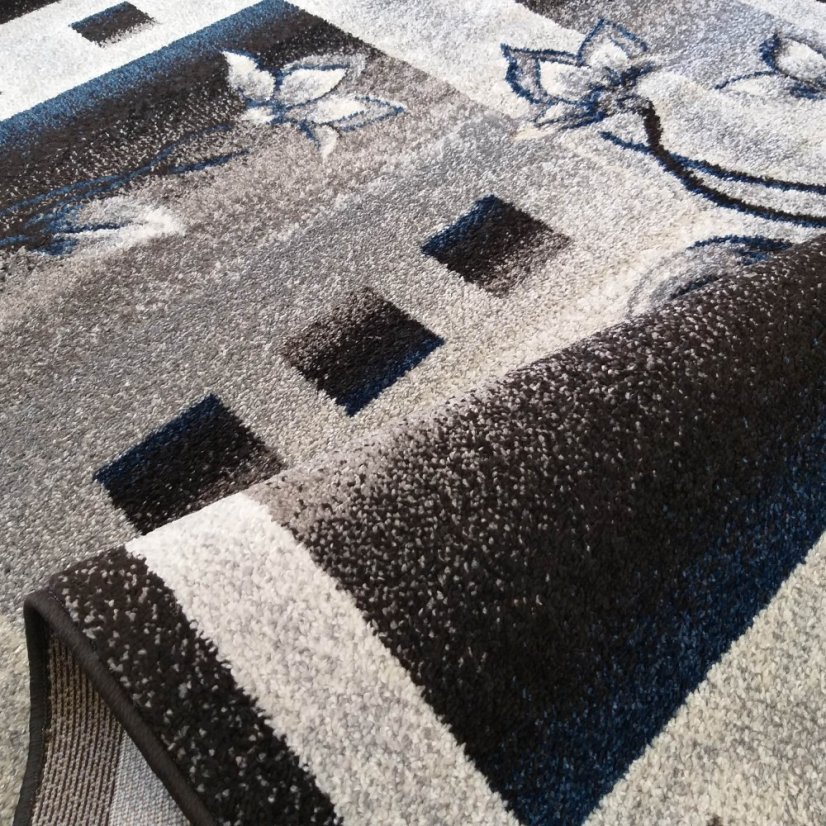 Covor frumos de sufragerie cu model de flori