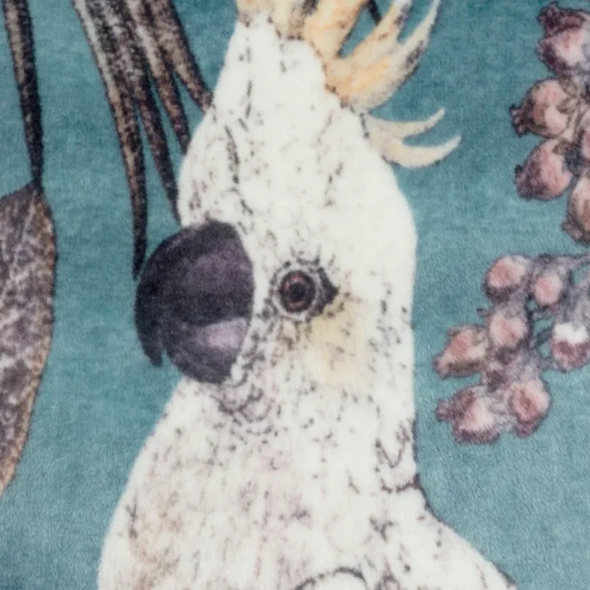 Kvalitná tyrkysová deka pokrytá potlačou exotických vtákov a kvetín 150 x 200 cm