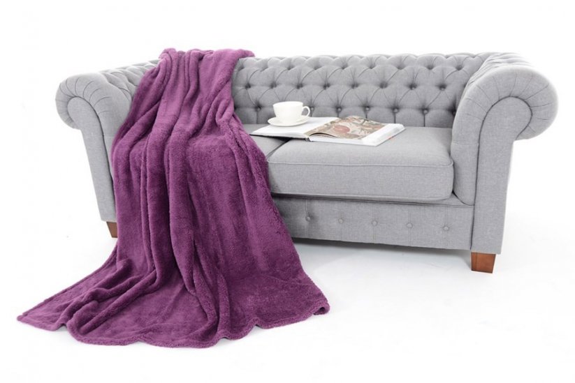 Dekoratívne deky a prikrývky fialovej farby