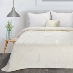 Кремаво и бяло меко одеяло със сребърен геометричен печат 150 x 200 cm