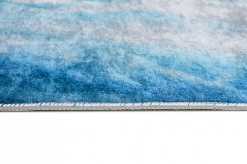 Moderný modrý koberec s abstraktným vzorom