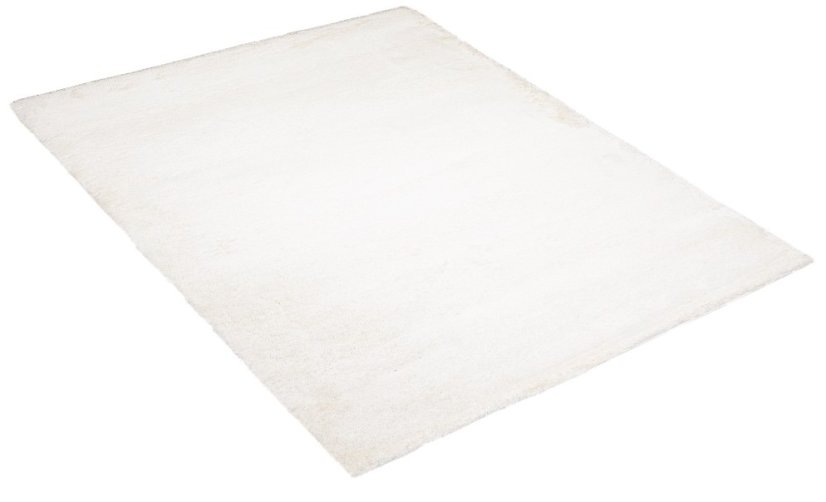 Hebký koberec bielej farby