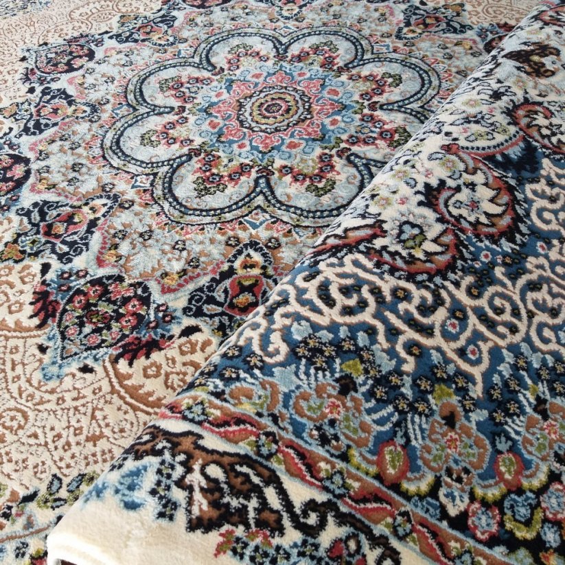 Originálny vintage koberec s orientálnym motívom