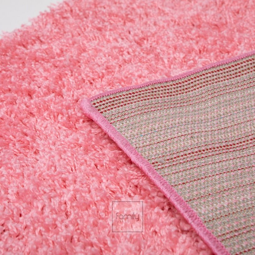 Bellissimo tappeto di colore rosa brillante
