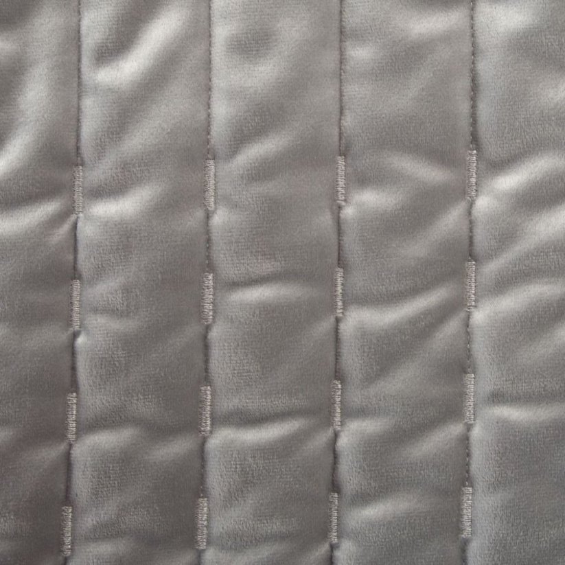 Štýlový prešívaný prehoz na manželskú posteľ sivej farby