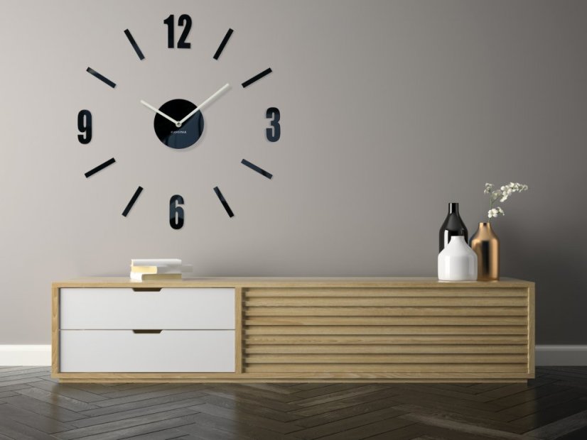 Schwarze Wanduhr