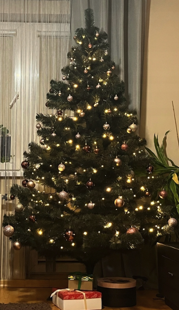 Weihnachtstanne mit Tannenzapfen 220 cm