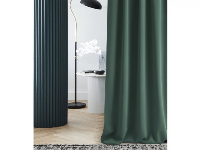Temno zelena zatemnitvena zavesa z obrobo 140 x 250 cm c​u​r​a​e