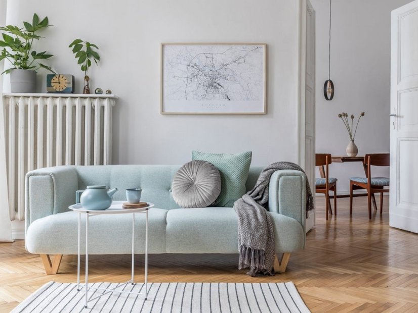 Světle šedý kulatý sametový dekorativní polštář 45 cm