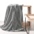Raffinata coperta decorativa in grigio