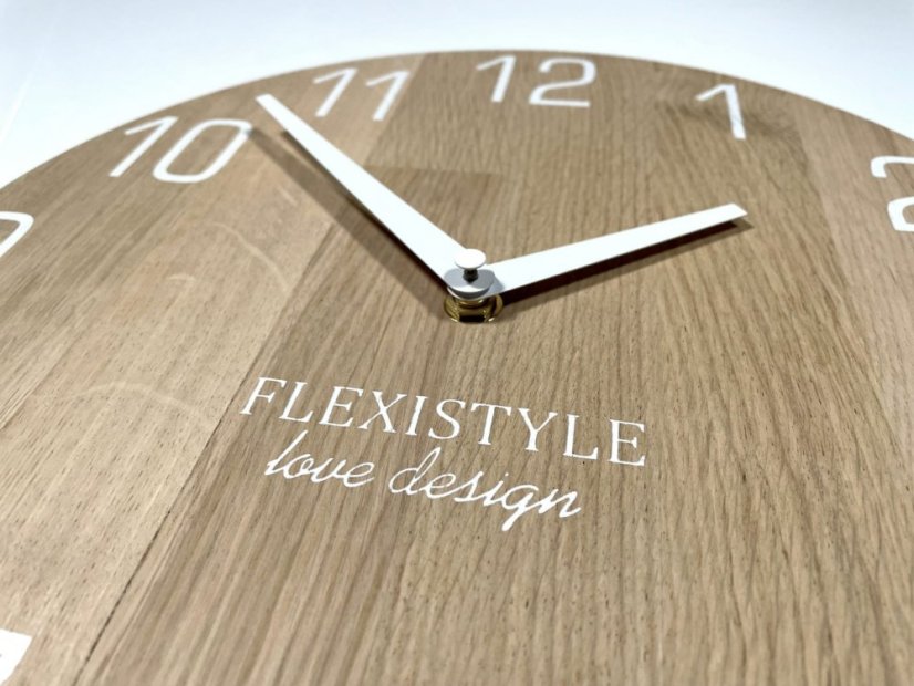 Hochwertige Wanduhr aus Eiche 30 cm
